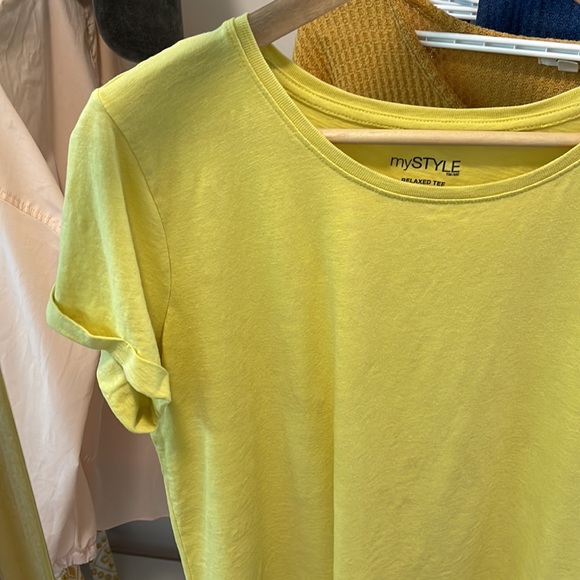 Yellow t shirt - Picture 2 of 4